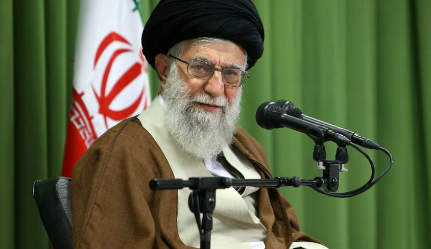 Mediat ndërkombëtare: Udhëheqësi suprem i Iranit Ali Khamenei është vrarë, trupi i tij u gjet nën rrënoja Mediat ndërkombëtare: Udhëheqësi suprem i Iranit Ali Khamenei është vrarë, trupi i tij u gjet nën rrënoja
