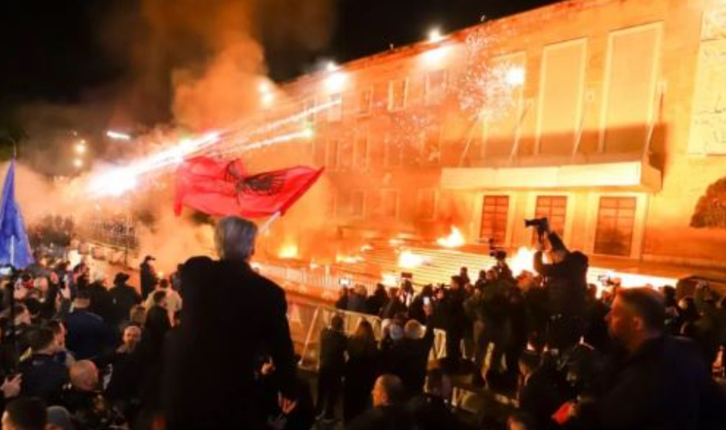Protesta e PD-së, Ambasada Amerikane në Tiranë del me paralajmërim Protesta e PD-së, Ambasada Amerikane në Tiranë del me paralajmërim