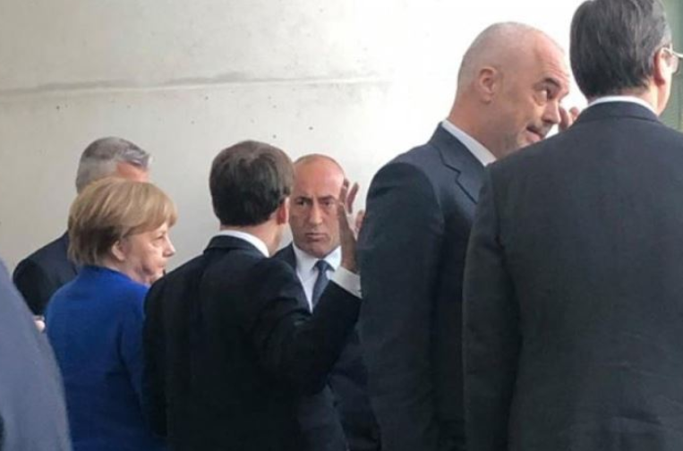 “Nuk ma lëshojke dorën”: Haradinaj zbulon prapaskenat e “përplasjes” me Macronin