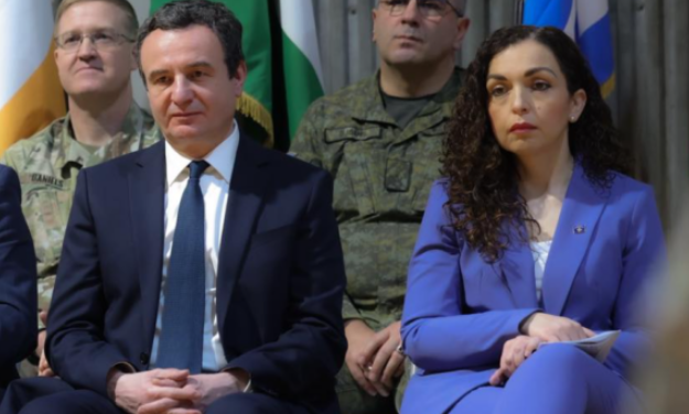 Presidenti i ri ‘‘kryefjala’’ e momentit – Kurti e Osmani shfaqen bashkë në ‘‘Bondsteel’’ – fotografia e tregon më së miri disponimin