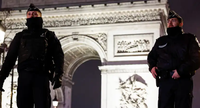 Sulm i armatosur në Paris, policia qëllon agresorin me thikë te Harku i Triumfit, hetimet kalojnë te Prokuroria Antiterror