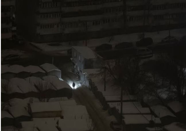 Sulmi ajror rus u ndërpret energjinë elektrike dhe ngrohjen mijëra ukrainasve