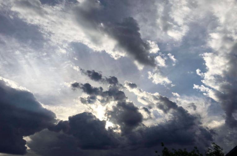 E mërkurë e vranët, nganjëherë me rreze dielli