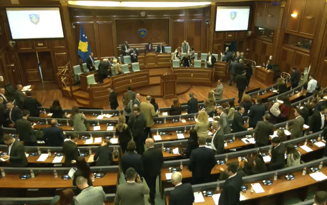 Opozita kërkon tri ditë kohë për ta analizuar buxhetin për vitin 2026, seanca e Kuvendit shtyhet për të hënën