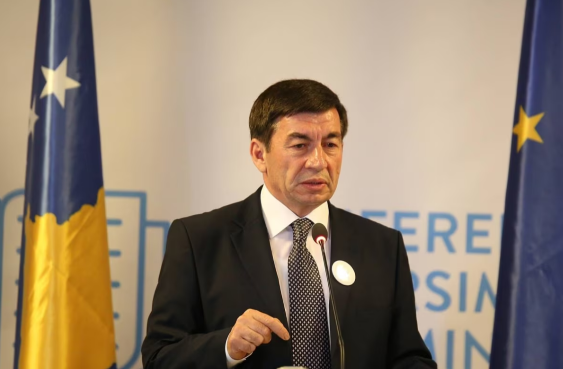 Arsim Bajrami ofron kandidaturën e tij për president të Kosovës