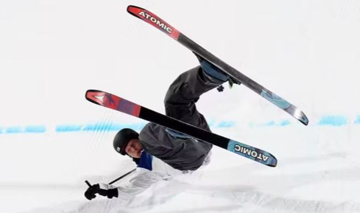 Rrëzim i frikshëm për Elias Lajunen në Milano-Cortina 2026 Rrëzim i frikshëm për Elias Lajunen në Milano-Cortina 2026