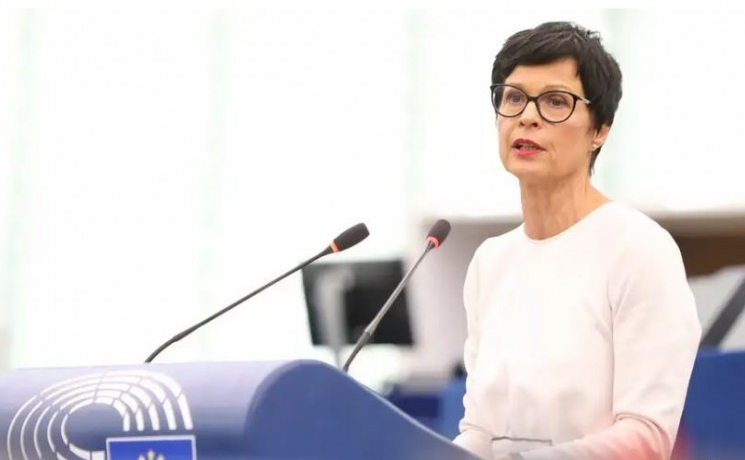 Komisionerja Kos uron Kosovën për qeverinë e re: Fokusi të zhvendoset në avancimin e reformave dhe Planin e Rritjes