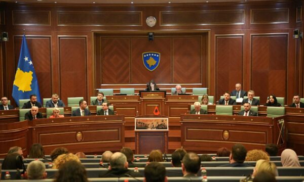 Një muaj afat, Osmani thirrje që sot të caktohet data e seancës për presidentin – çfarë lëvizje do të bëjë Kurti