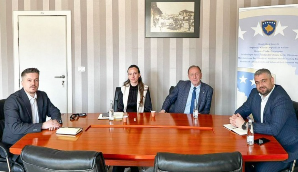 Hoti dhe Azemi diskutojnë për punëtorët e sektorit privat