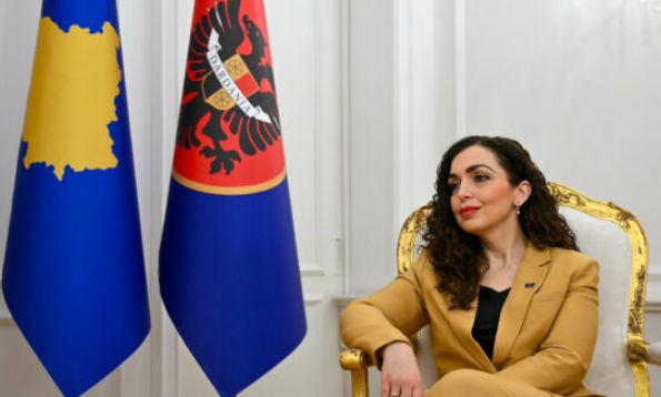 Osmani kujton ndërhyrjen e NATO’s me një mesazh për ruajtjen e aleancave, publikon edhe fjalimin e Clintonit