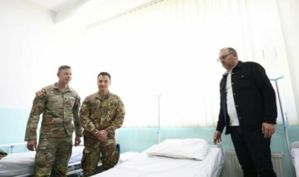 Bondsteel’i i dhuron tre shtretër donacion QKMF’së në Lagjen e Muhaxherëve