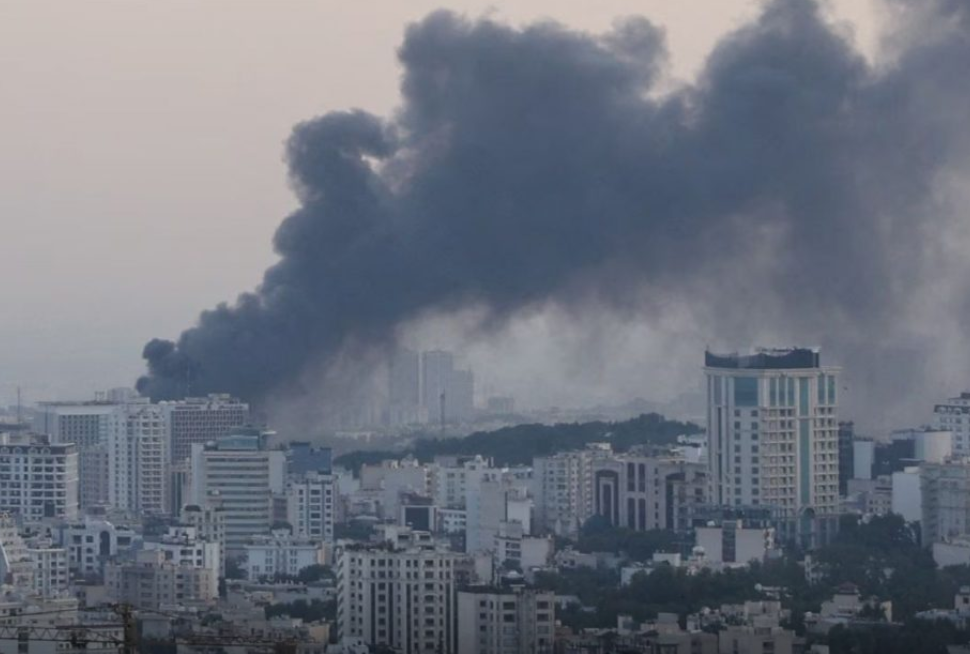 EBA hyjnë në konflikt, goditet një objektiv në Iran