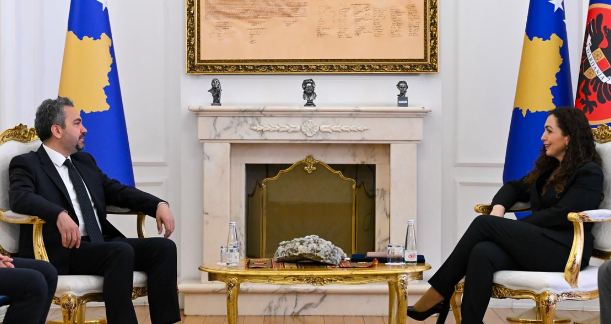 Nëntë anëtarë të rinj të KQZ-së betohen para presidentes Osmani