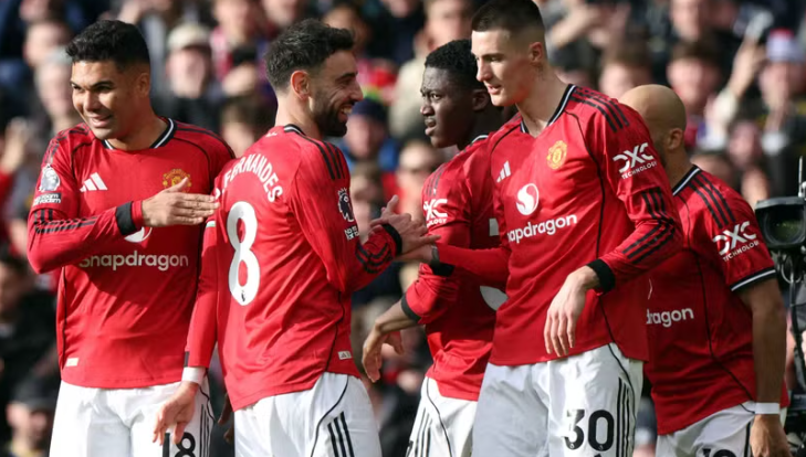 United përmbys Palace-in, Carrick shkruan historinë në ‘Old Trafford’