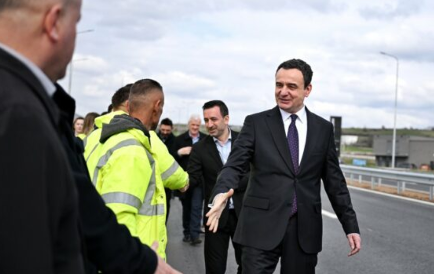 Përurimet copa-copa, Kurti thotë se segmenti i fundit i rrugës Prishtinë-Mitrovicë është i lidhur me zhbllokimin e Kuvendit