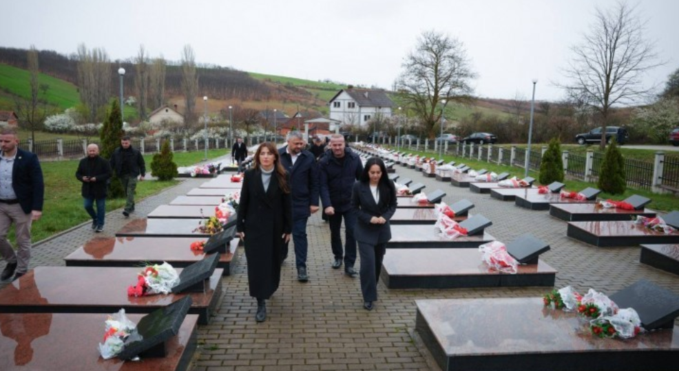 Haxhiu: Masakra e Izbicës, njëra nga plagët më të rënda të luftës në Kosovë