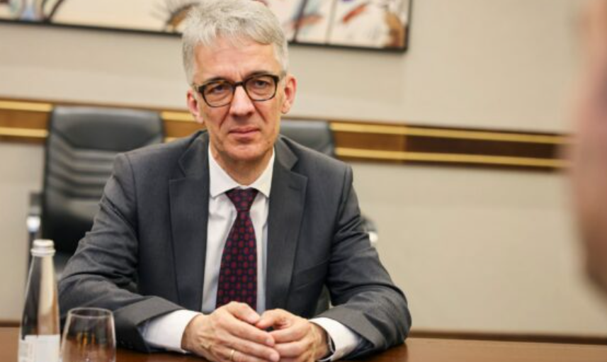 Ambasadori gjerman mesazh partive: Mendoni se çka është më e mira për Kosovën, kemi nevojë për institucione stabile