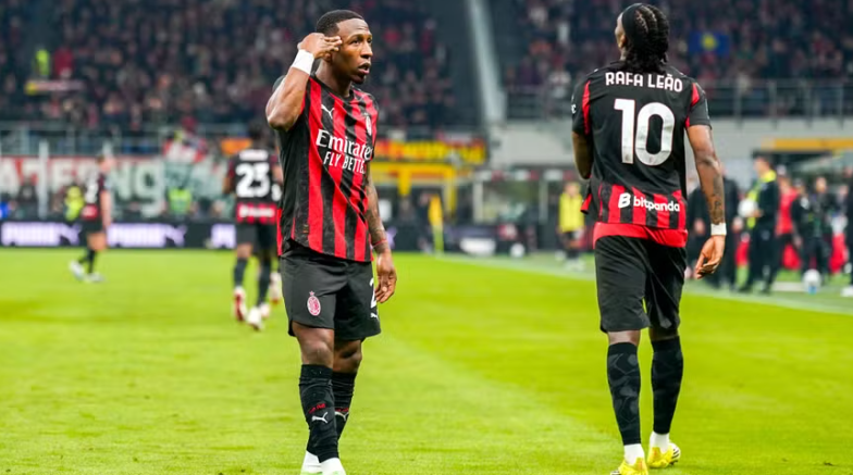 Milani mposht Interin në derbin e madh italian, rihap garën për titull