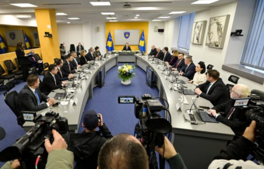 Qeveria ndan 500 mijë euro për qytetarët e Kosovës të prekur nga situata në Lindjen e Mesme dhe mbi 1.6 milionë për Ringjalljen Ekonomike