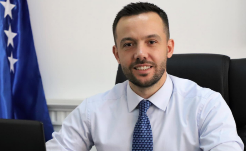 Tahiri: Albin Kurti të ndjehet krenar që po jeton në epokën e Hashim Thaçit