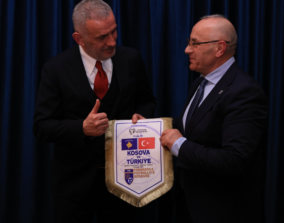 Ademi shtron darkë tradicionale për delegacionin turk para finales Kosovë–Turqi: Forca Kosovë, të priftë e mbara!