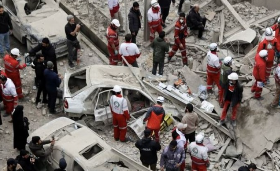 Sulmet ajrore në Teheran, kërkime për të mbijetuar nën rrënoja