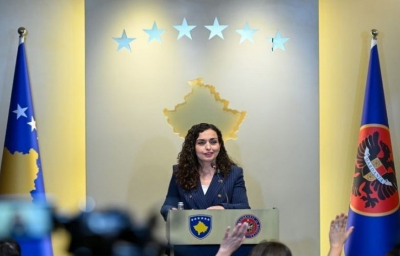 Presidenca dënon thirrjet për “pushkatim” ndaj presidentes Osmani Presidenca dënon thirrjet për “pushkatim” ndaj presidentes Osmani