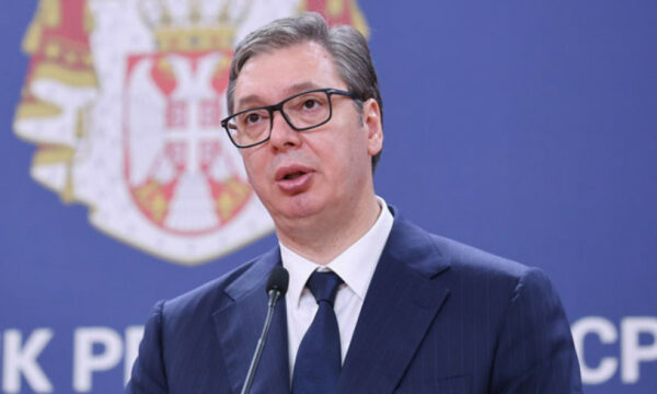 Reuters: Pasi fotografitë dolën në internet, Vuçiqi e pranon se Serbia ka blerë raketa balistike nga Kina