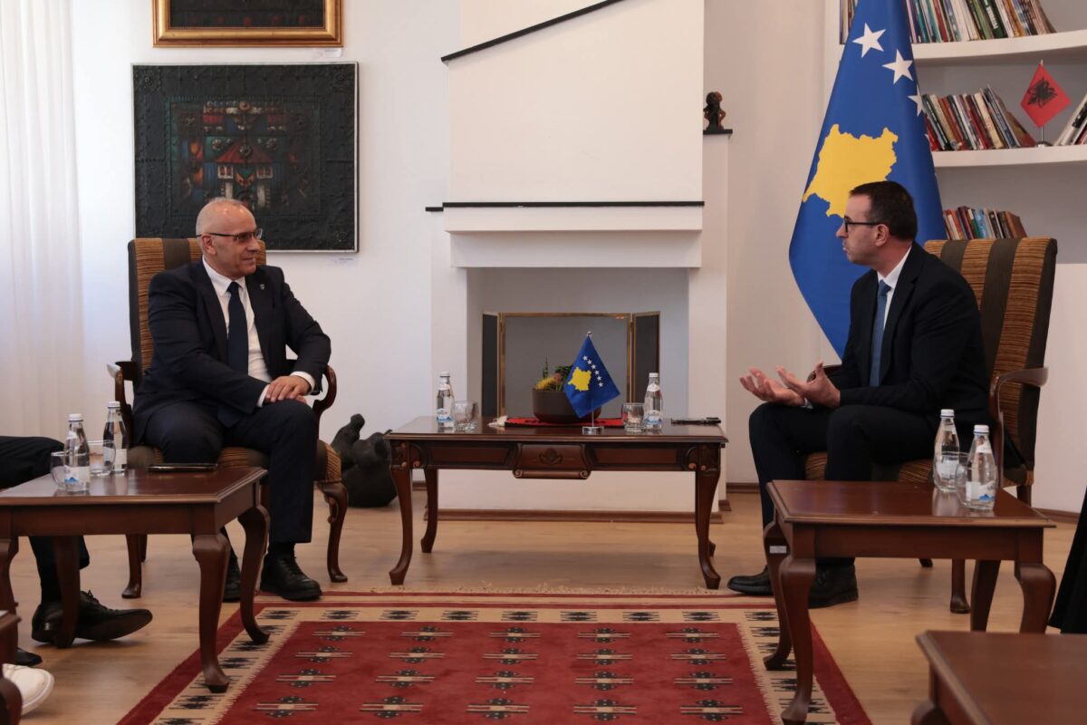 Vlerësohet puna e FFK-së, Agim Ademi takon ministrin e ri të Sportit