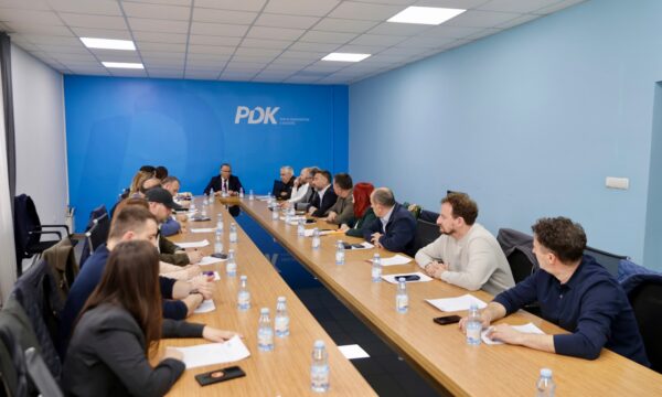 Hamza mbledh kryesinë: PDK po riorganizohet, rruga e vetme për të dalë nga kjo situatë janë zgjedhjet e reja