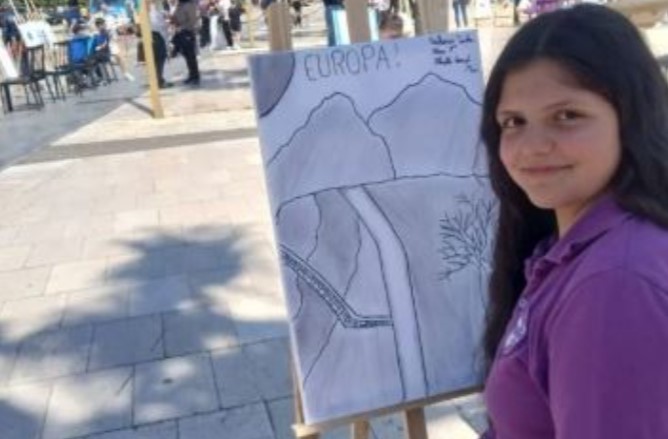 “Po largohem, mos më kërkoni”/ Zhduket 14 vjeçarja në Durrës, policia në kërkim të saj “Po largohem, mos më kërkoni”/ Zhduket 14 vjeçarja në Durrës, policia në kërkim të saj