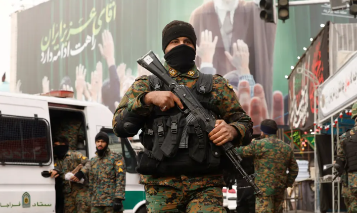 “Vëlla, betohem mbi Kuran, nuk jam armiku juaj”, komandanti i policisë iraniane i lutet agjentit izraelit: “Ju lutem, ejani të na ndihmoni”. Publikohet komunikimi