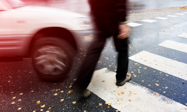 “Vdiq duke u dërguar në emergjencë”, raporti i policisë për aksidentin tragjik në Rahovec ku vetura goditi dy persona