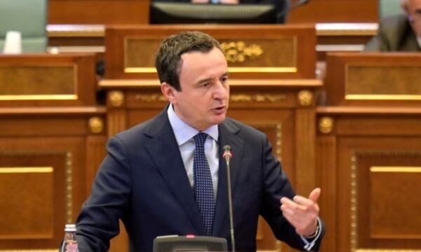Kurti në kërkesën dërguar Kushtetueses: Presidentja i takoi partitë për datën e zgjedhjeve, rreziku është i menjëhershëm dhe real