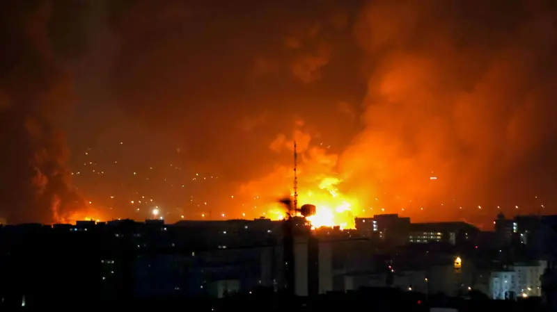 Vijojnë bombardimet mbi Iran, shpërthime të fuqishme në aeroportin kryesor të Teheranit