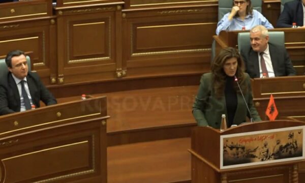 Ganimete Musliu i drejtohet Albin Kurtit: Prej kujt po tutni që po mbani seanca natën