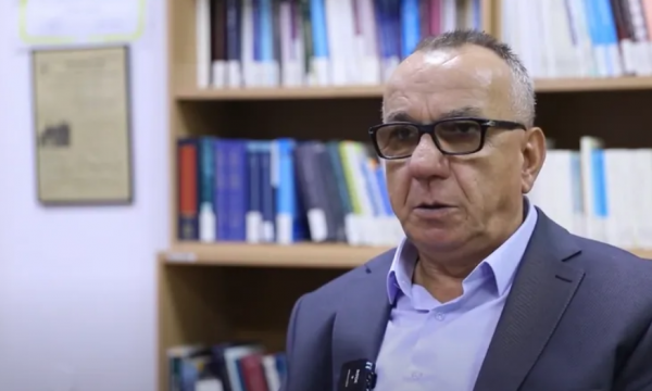 Hasani: Deputetët nuk mund të detyrohen të qëndrojnë në sallë për zgjedhjen e presidentit