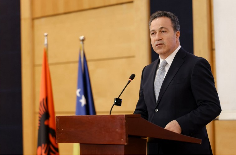 Kryeparlamentari Peleshi viziton sot Kosovën, pritet nga homologia Albulena Haxhiu