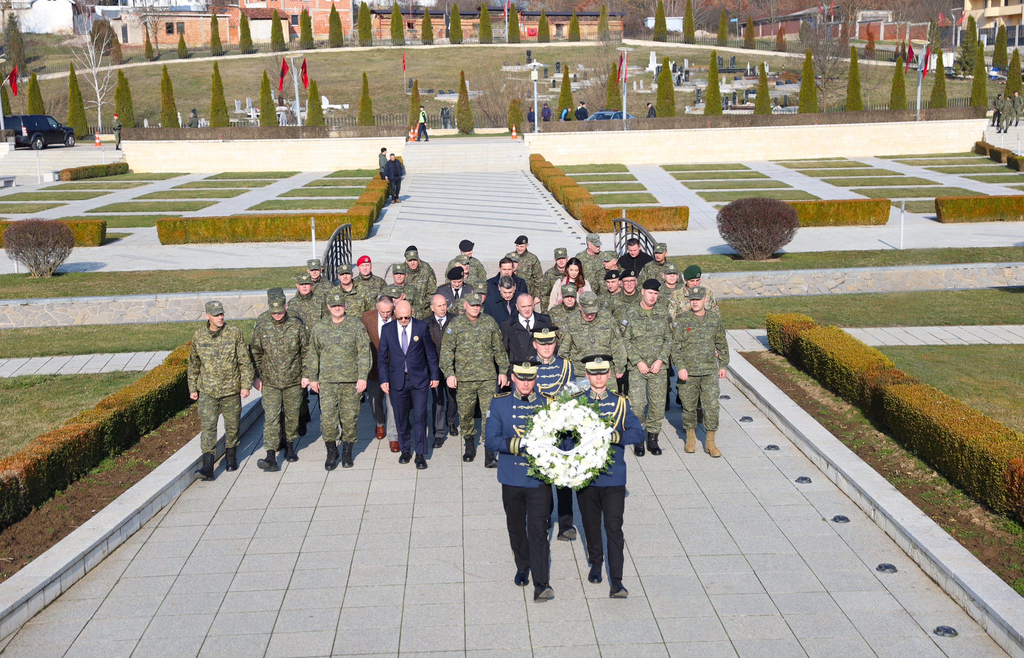 FSK nderon familjen Jashari: Prekazi mbetet simbol i sakrificës, unitetit dhe vendosmërisë për liri