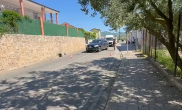 Vriten burrë e grua në një makine në Lezhë, dyshohet se autorët ua zënë pritën