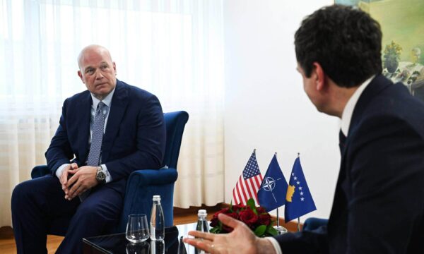 Kurti takon Matthew Whitaker: Mbështetja e NATO dhe SHBA-së kyçe për sigurinë në rajon