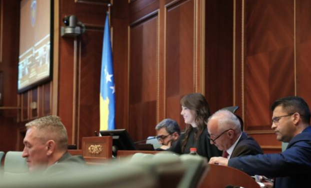 Albulena Haxhiu i fton deputetët, në 17:00 mbahet një seancë e jashtëzakonshme për “diskutim për zgjedhjen e Presidentit”