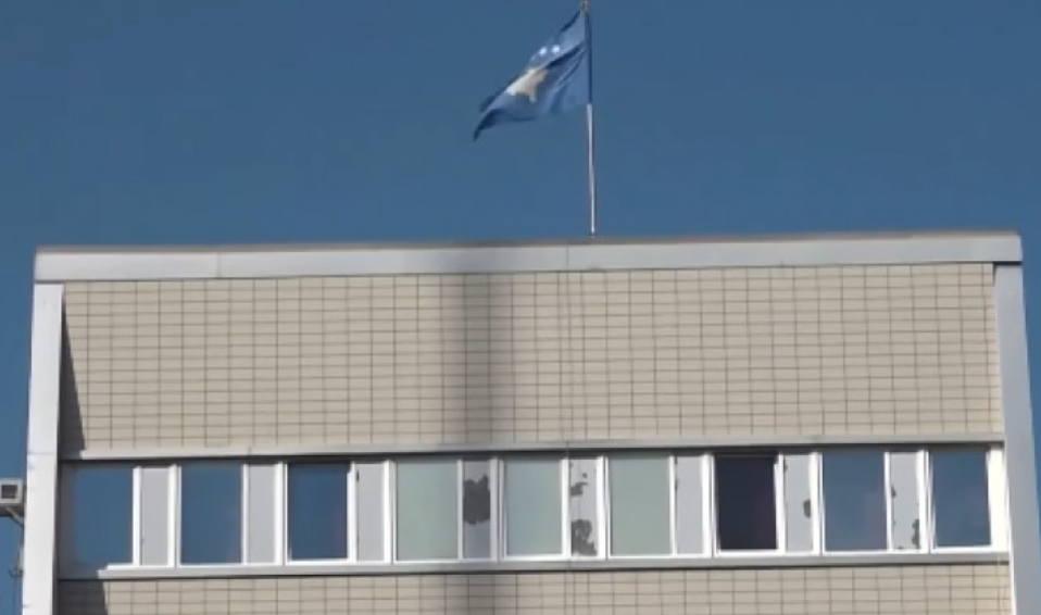 Taktizime politike për presidentin, analistët paralajmërojnë zgjedhje