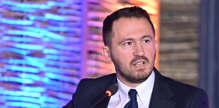 Analisti Krasniqi: Lumir Abdixhiku ra në “kurthin politik” të Albin Kurti