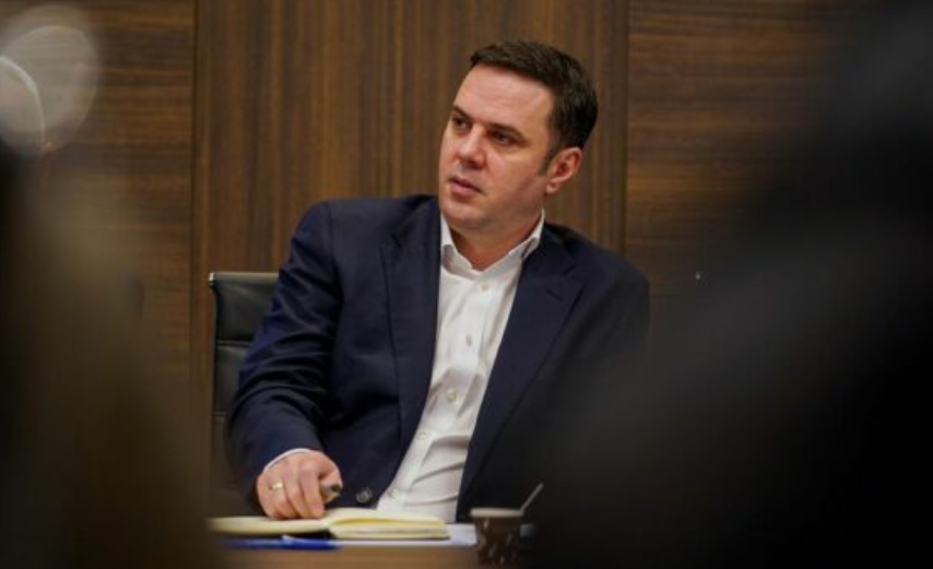 Abdixhiku para seancës: Nuk marrim pjesë në këtë shou politik, Kurti do të zgjedhë presidentin karate – Osmanin do ta zgjedhë populli