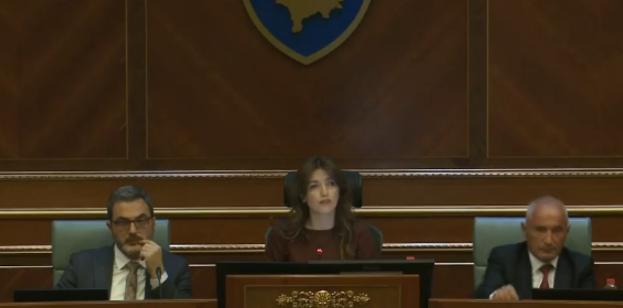 Pak minuta pas nisjes Haxhiu ndërpren seancën për presidentin, paralajmëron atë të radhës në orën 23:00