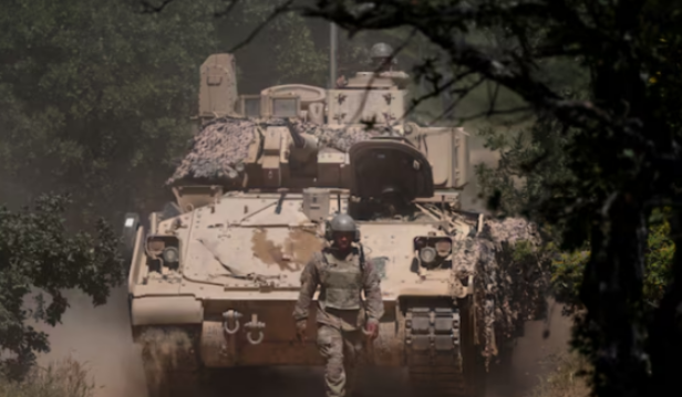 Reuters: Trump po shqyrton tërheqjen e disa trupave amerikane nga Evropa mes tensioneve brenda NATO’s