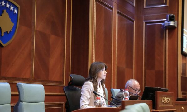Miratohet ligji për çmimet tavan me 63 vota pro, opozita nuk e mbështeti Miratohet ligji për çmimet tavan me 63 vota pro, opozita nuk e mbështeti