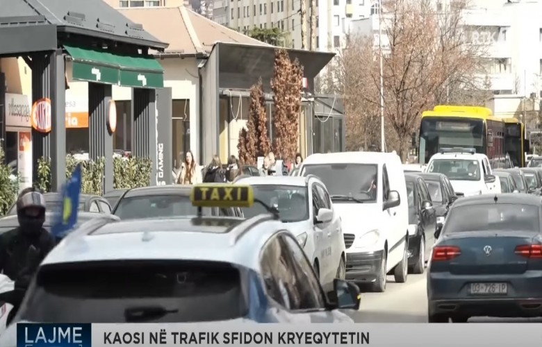 Kaosi në trafik në Prishtinë vazhdon të sfidojë qytetin