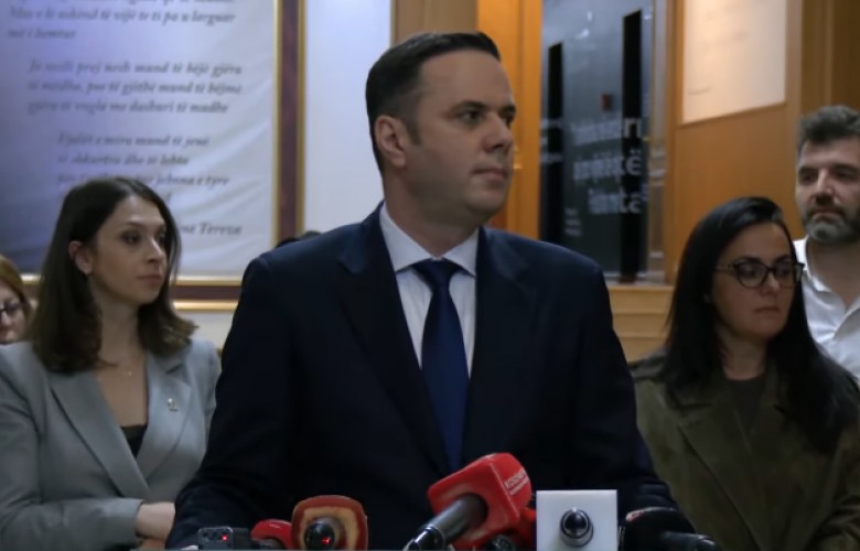 Abdixhiku publikon 15 nënshkrime, nuk përjashton votat për Osmanin